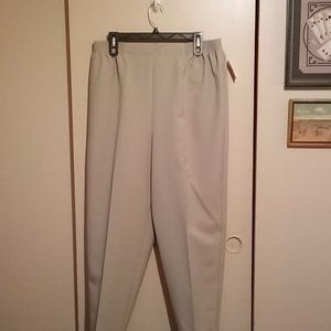 🆕NWT Just for Women 100% polyester elastic waist pants